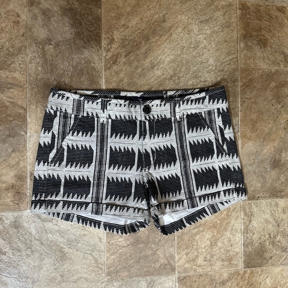 Women’s sz 6 Boho Aztec Midi Stretch Shorts Excellent - Picture 10 of 14